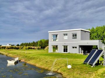 Casa de 3 ambientes, San Andrés de Giles · Casa 120 m² de 3 Amb. Lote 11.000 m + 1 Cabaña 53 m² de 2 Amb. + Opción 4 Cabañas Mas 120 m² a Const