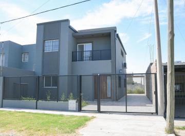 Casa · 300m² · 5 Ambientes · 2 Cocheras · Casa en Alquiler con 5 Ambientes en Tierra de Sueños Alvear