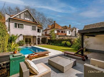 Casa · 350m² · 5 Ambientes · 2 Cocheras · Espectacular Casa de Estilo en Olivos Quinta Presidencial – 3 Plantas, Pileta y Quincho