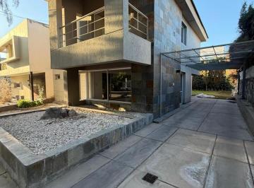 Casa · 190m² · 3 Dormitorios · 1 Cochera · Openhouse Vende Hermosa Casa en Prestigioso Barrio Dalvian