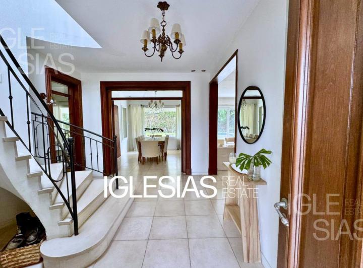 Casa · 270m² · 4 Ambientes · 4 Cocheras