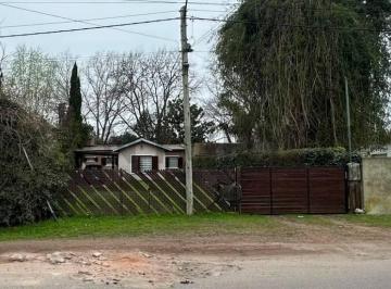 Casa · 57m² · 3 Ambientes · 1 Cochera · Casa 2 Dorm. con Parque en City Bell
