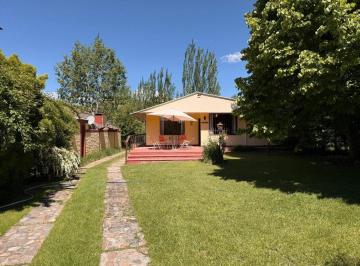 Casa · 123m² · 3 Ambientes · 3 Cocheras · Venta Casa en Potrerillos