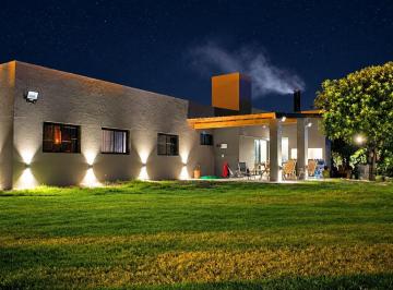 Casa · 125m² · 5 Ambientes · 2 Cocheras · Casa en Venta Villa Amelia. 3 Dorm. Piscina. Parque (Apta Permanente/fin de Semana). Nueva. He