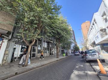 Casa · 249m² · 9 Ambientes · Rosario de Santa Fe | Alvear | | Centro | Local Comercial Pb