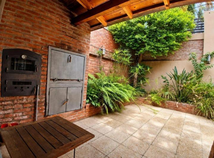 Casa · 205m² · 6 Ambientes · 2 Cocheras