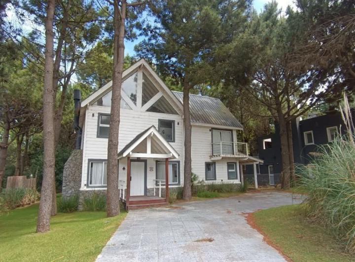 Casa · 220m² · 6 Ambientes