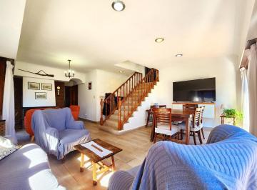 Casa · 145m² · 4 Ambientes · 2 Cocheras · Chalet 4 Ambientes C/ Garaje Para 2 Autos