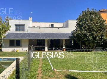 Casa · 231m² · 6 Ambientes · Casa en Venta en Santa Clara, Villanueva