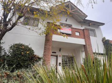 Casa · 245m² · 7 Ambientes · 2 Cocheras · Casa en Venta 5 Dorm - Parque y Pileta - Calle 27 Entre 462 y 463 - City Bell - La Plata