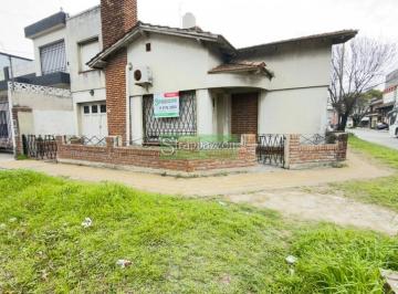 Casa · 166m² · 4 Ambientes · 1 Cochera · Casa en Venta Moron. Oportunidad. Apto Credito Bancario
