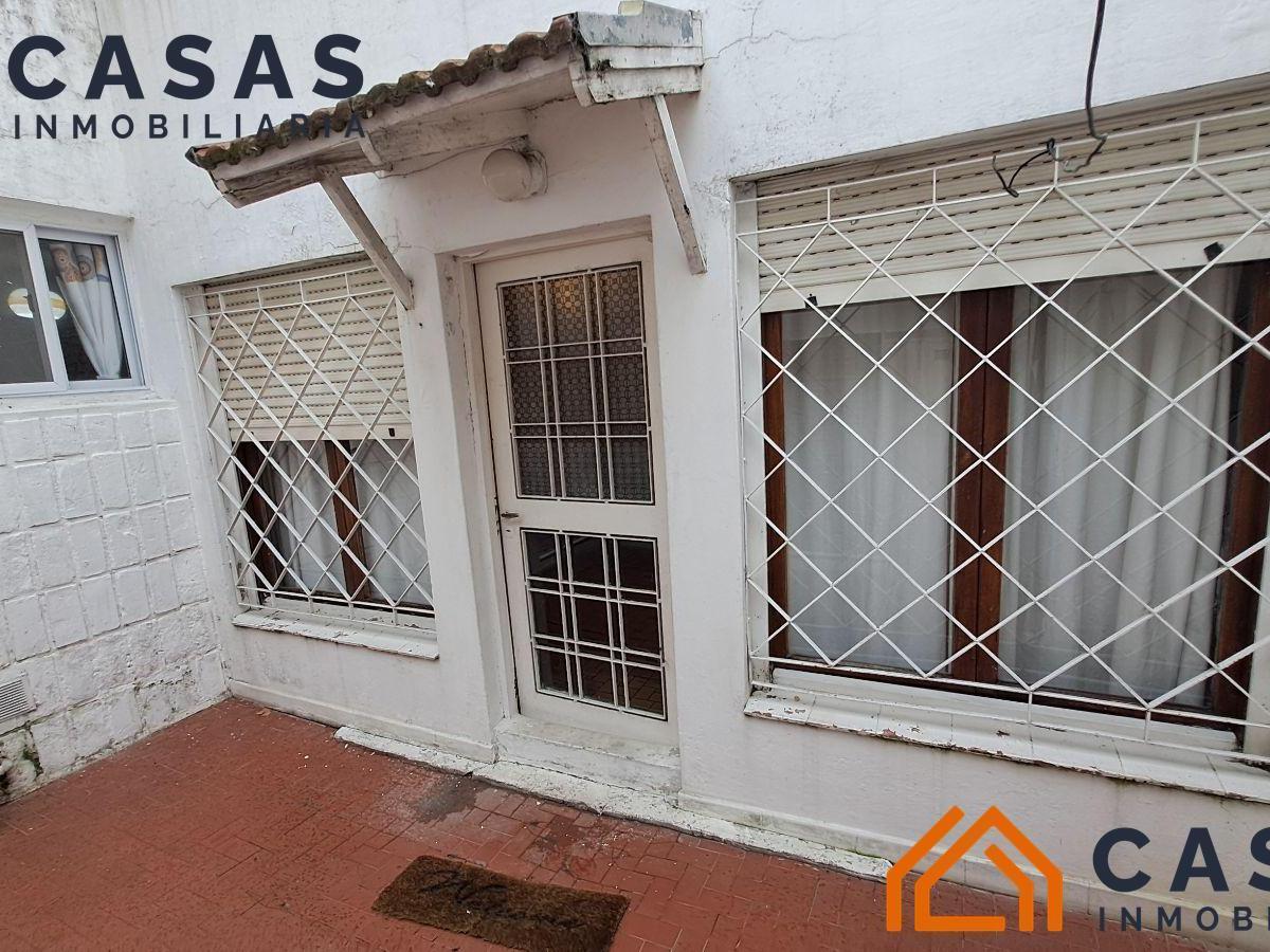En venta ph de 3 ambientes con patio en Av. Colón al 3400. Sin expensas.