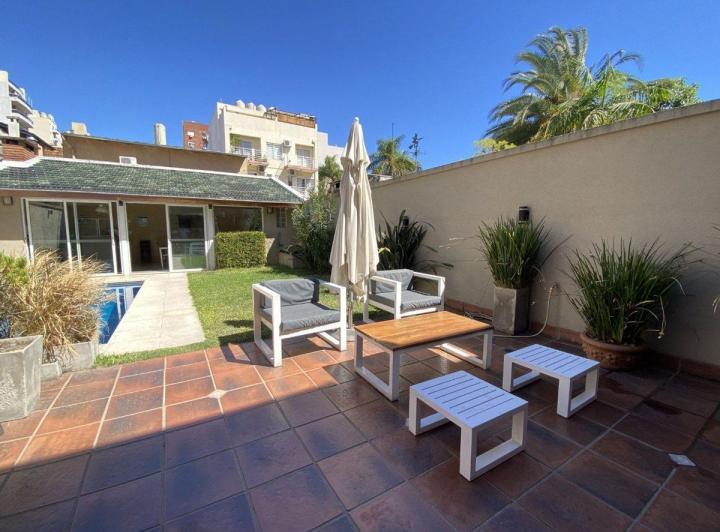Casa · 290m² · 6 Ambientes · 2 Cocheras