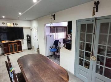 Casa · 100m² · 5 Ambientes · 2 Cocheras · 2 Casas en un Mismo Lote, Pileta y Gran Parque