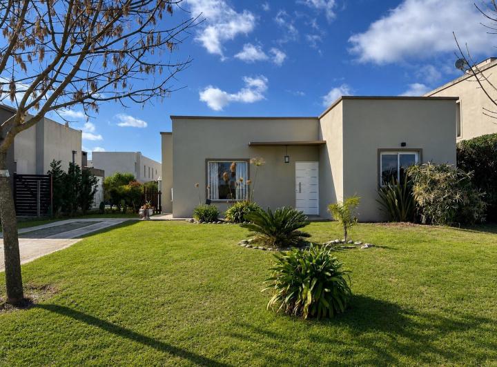 Casa · 109m² · 4 Ambientes · 2 Cocheras