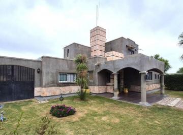 Casa · 350m² · 6 Ambientes · 3 Cocheras · Casa en Venta en Barrio Privado "El Prado"