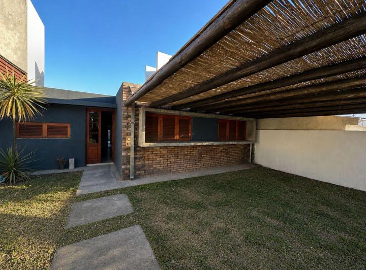 Casa · 90m² · 4 Ambientes · 2 Cocheras