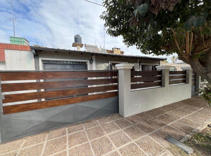 Casa · 129m² · 4 Ambientes · 2 Cocheras