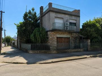 Casa · 172m² · 5 Ambientes · 1 Cochera · Venta Casa 5amb a Reciclar Caseros