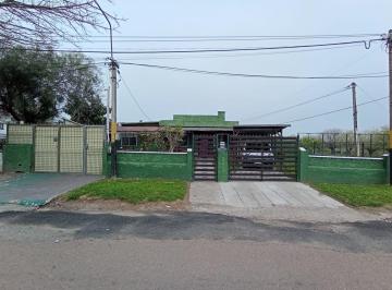 Casa · 150m² · 8 Ambientes · 1 Cochera · Venta de Padron con 3 Casas en Paso de La Arena!