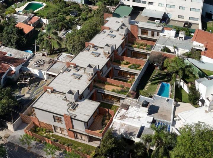 Casa · 203m² · 5 Ambientes · 2 Cocheras
