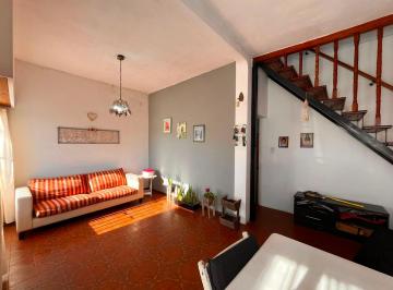 Casa · 200m² · 5 Ambientes · 1 Cochera · Venta Casa 5 Amb con Parque y Pileta. Permuta