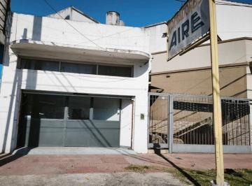 Local comercial · 75m² · 2 Cocheras · Local en Alquiler en Morón Sobre Av Comercial