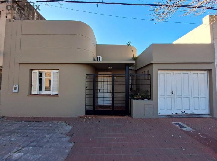 Casa en venta en Alberdi · 5 ambientes