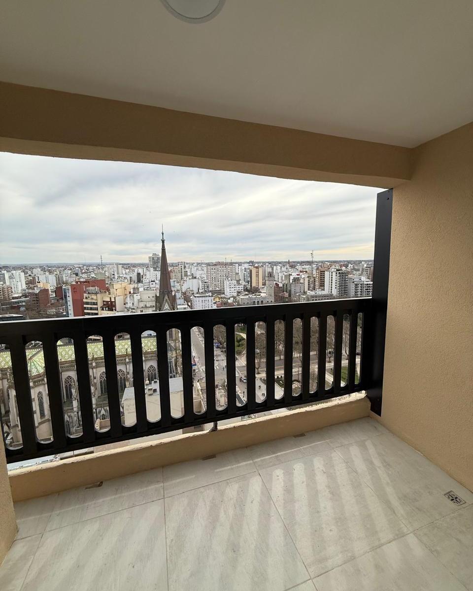 Departamento 3 ambientes con vista a la Catedral y la ciudad