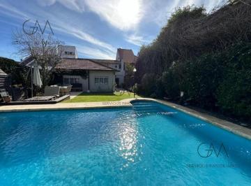 Casa · 269m² · 5 Ambientes · 1 Cochera · Casa en Alquiler Temporal Playa Grande