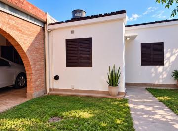Casa de 3 ambientes, Santiago del Estero · Oportunidad de Inversión | Casa 3 Dorm. con Pileta – Barrio Los Flores