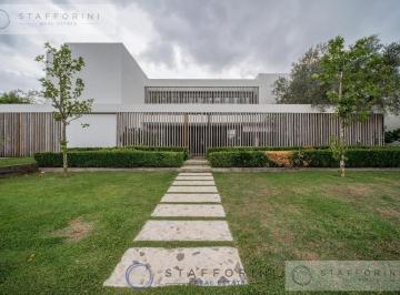 Casa · 286m² · 4 Dormitorios · 4 Cocheras · Increible Casa en Barrio Las Liebres, Pilar.