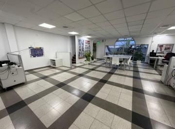 Depósito · 950m² · 10 Ambientes · 4 Cocheras · Depósito con Oficinas