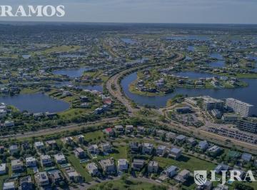 Terreno · 1035m² · Excelente Lote Al Lago en El Barrio Marinas de Puertos del Lago. Orientacion Noroeste.