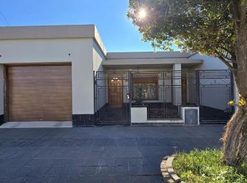 Casa · 283m² · 5 Ambientes · 1 Cochera · Casa en Junin