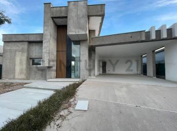Casa · 300m² · 8 Ambientes · 2 Cocheras · Casa en Venta Cortaderas 2