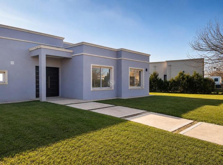 Casa · 158m² · 4 Ambientes · 2 Cocheras
