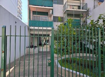 Departamento de 2 ambientes, Barracas · Excelente Depto de Dos Ambientes Amplios Al Frente con Balcón. - Todo Luz. - Impecable.