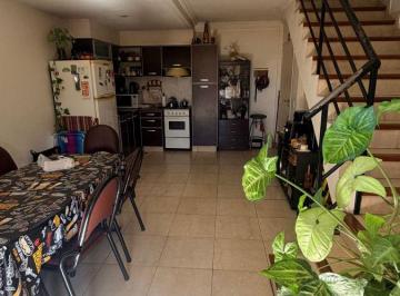 Departamento de 4 ambientes, Mataderos · En Venta! Dto. en Duplex 4 Amb.