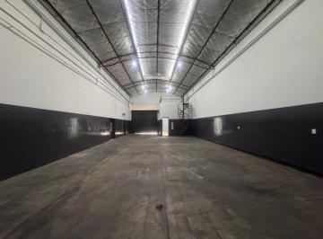 EXCELENTE PROPIEDAD COMERCIAL E INDUSTRIAL – GALPÓN + SHOWROOM EN ESQUINA
Impor · Galpón con Salón de Venta 730 m² S/ Av Pte. Perón Esq. Castro