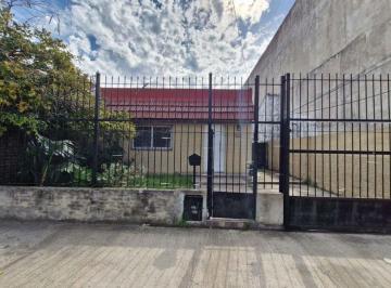 Casa · 100m² · 3 Ambientes · 1 Cochera · Casa en Venta 3 Ambientes con Parque en Lanus o