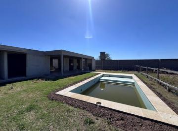Quinta vacacional · 220m² · 5 Ambientes · 1 Cochera · Casa Quinta en Venta en Lagos de Canning II, Esteban Echeverría, G. B. a. Zona Sur