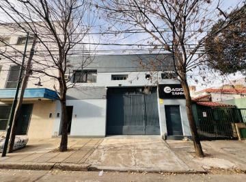 Bodega-Galpón · 420m² · 5 Ambientes · Galpón de 2 Plantas en Alquiler, en Martínez.