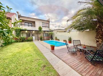 Casa · 260m² · 5 Ambientes · Venta Casa 4 Dormit, Quincho Pileta Villa Adelina
