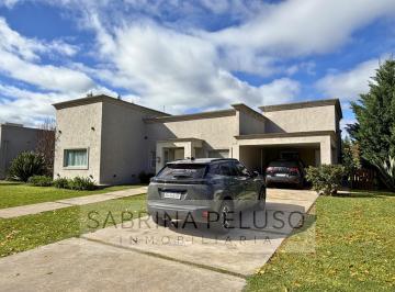 Casa · 144m² · 4 Ambientes · 1 Cochera · Casa en Venta en Prados del Oeste I | 3 Dorm., Suite, Pileta y Galería con Parrilla