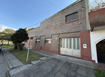 Casa · 172m² · 8 Ambientes · Casa - Venta - 4 Dorm. - Santa Fe