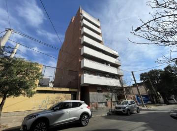 Departamento · 46m² · 1 Ambiente · ¡Alquiler! Dpto. en Alberdi - 1 Dormitorio ¡Muy Luminoso!