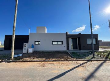 Casa · 113m² · 3 Ambientes · 4 Cocheras · Casa a La Venta! a Estrenar! Cuestas de Manantiales!