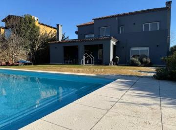 Casa · 207m² · 4 Ambientes · Casa en Venta en San Benito, Villanueva, Tigre