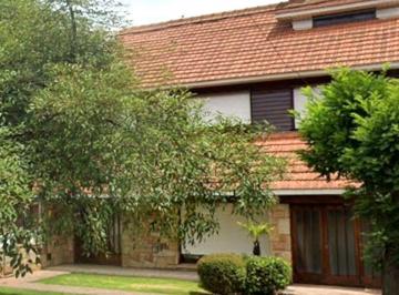 Casa de 5 ambientes, Mar del Plata · San Carlos Chalet en 2 Plantas con Parque y Pileta!